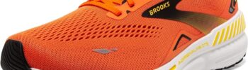 Scarpa da running Brooks Adrenaline GTS 23 arancione brillante con accenti neri, tomaia in mesh, suola ammortizzata bianca e dettagli gialli, con la scritta Adrenaline GTS sul lato.