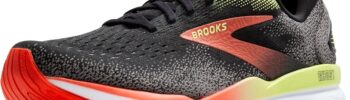Scarpa da running Brooks Ghost 16 nera e grigia con accenti rossi, gialli e bianchi, dotata di tomaia traspirante e suola ammortizzata.