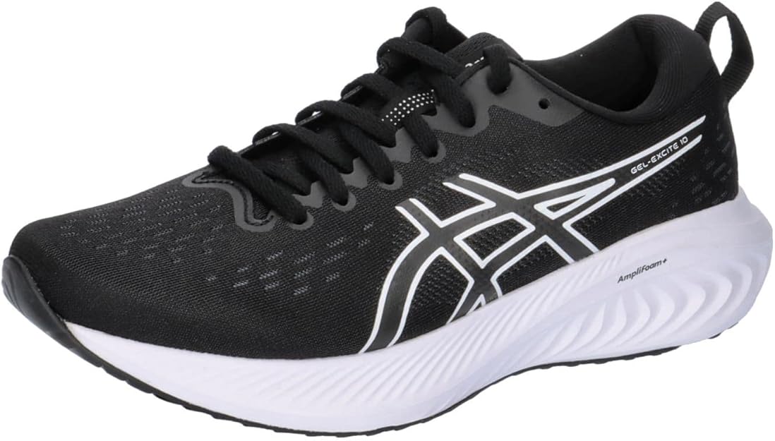 Una scarpa da corsa Gel Excite 10 nera con suola bianca, logo bianco e lacci neri viene mostrata da un'angolazione laterale su uno sfondo chiaro.