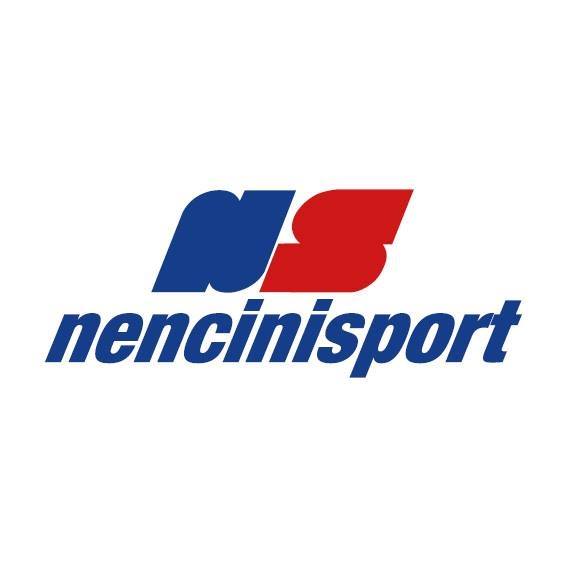 Logo con N blu stilizzata e S rossa sopra la parola nencinisport in grassetto blu su sfondo bianco.