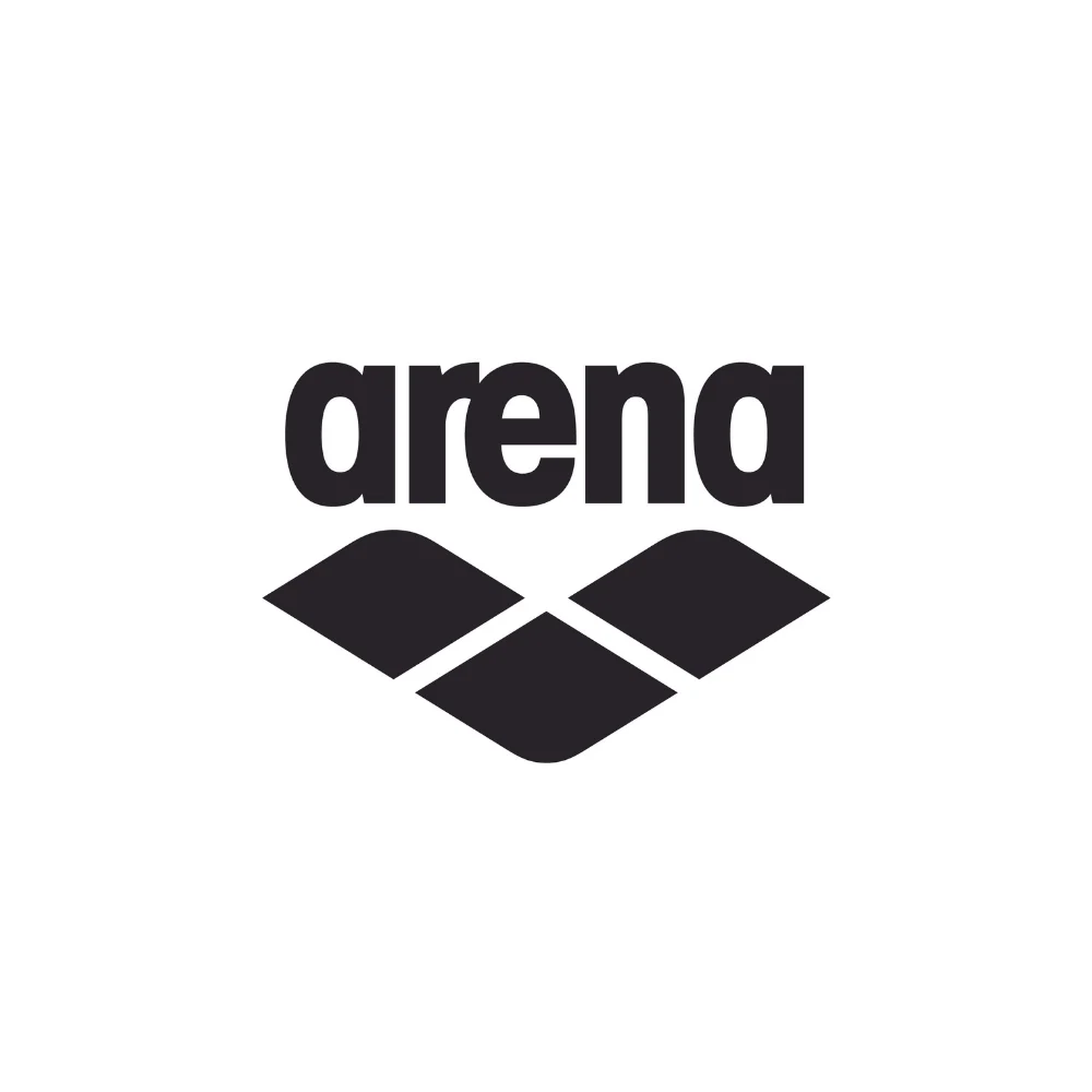 L'immagine mostra il logo Arena con la parola arena in grassetto sopra tre rombi disposti a punta verso il basso.